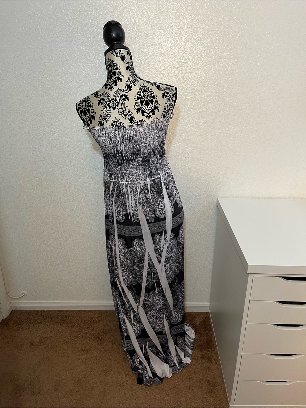 Women's Black & White Paisley Smocked Maxi Dress Size 1X